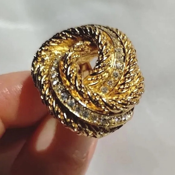 Vintage CHRISTIAN DIOR gold tone twisted KNOT pavé rhinestone earrings clip ons - Picture 3 of 12